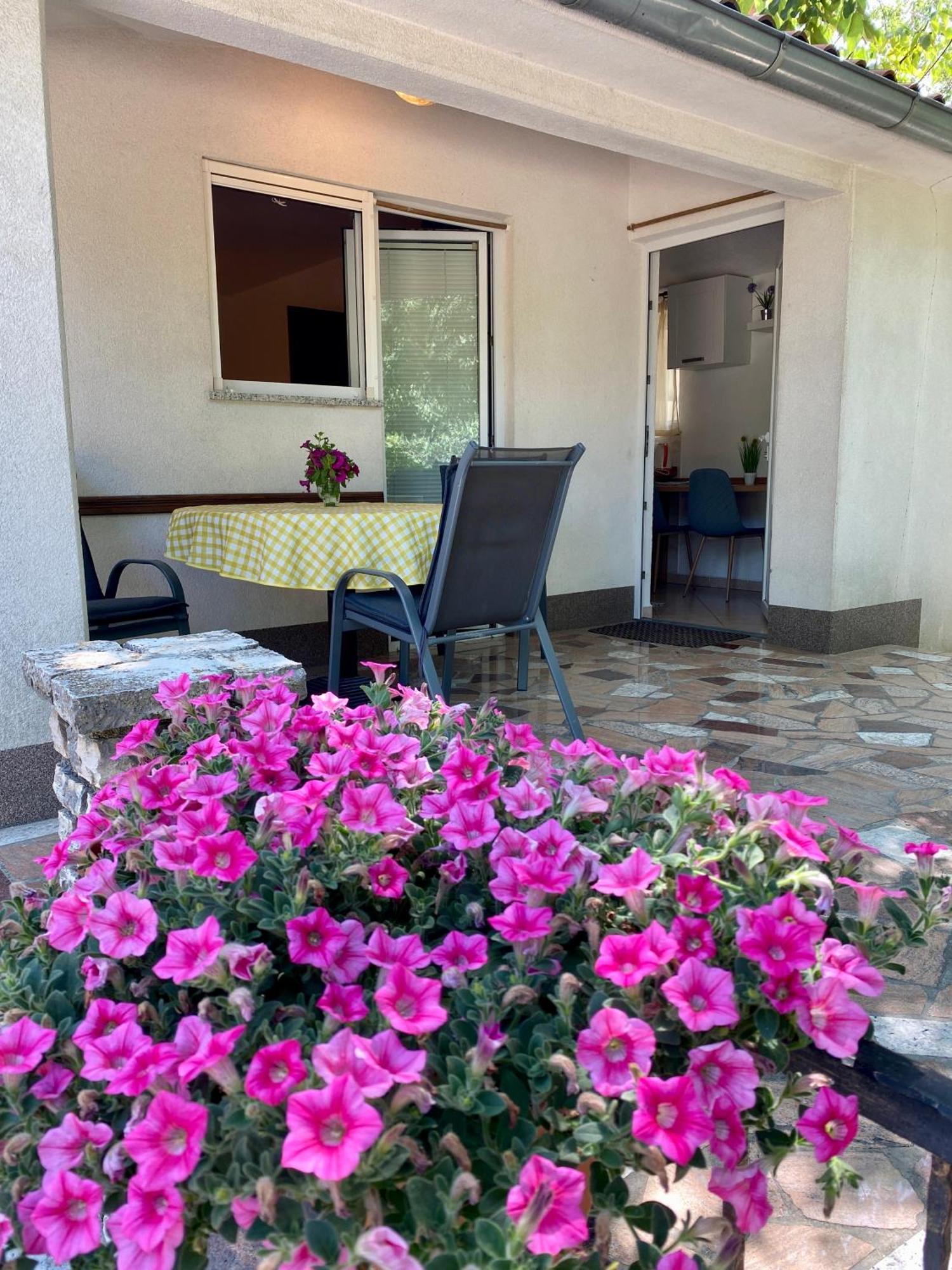 Guest House Renata Plomin Ngoại thất bức ảnh